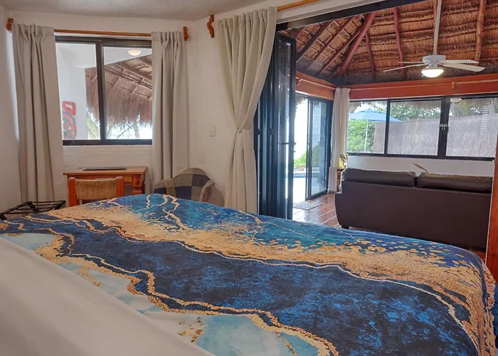 Villa Oceanfront Pool 3 King Beds