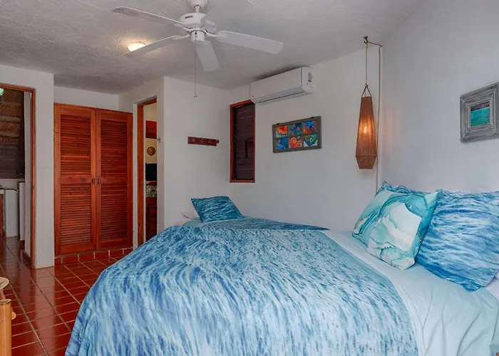 Villa Oceanfront Pool 3 King Beds