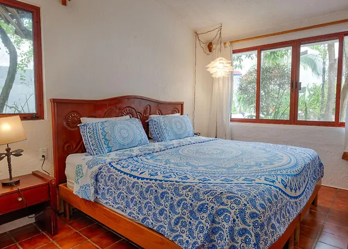 Oceanfront Pool 3 King Beds Villa
