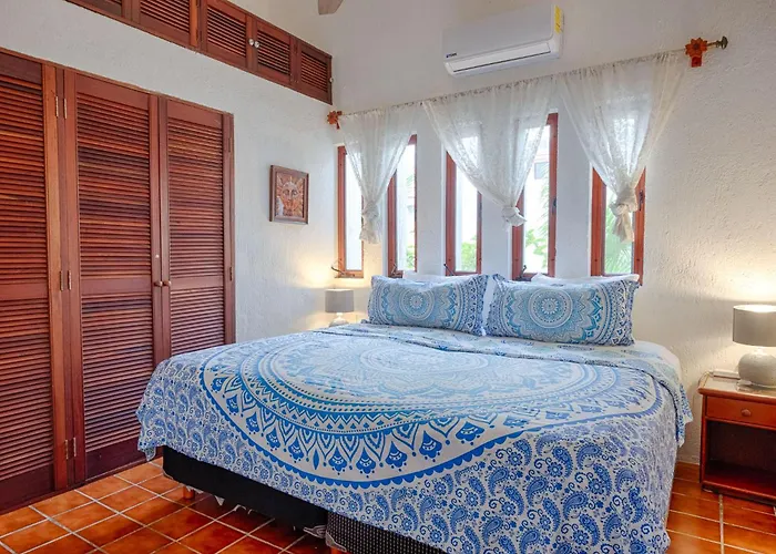 Oceanfront Pool 3 King Beds Villa *